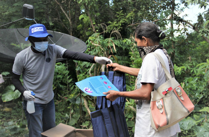 Distribution of hygiene kits, Indonesia
