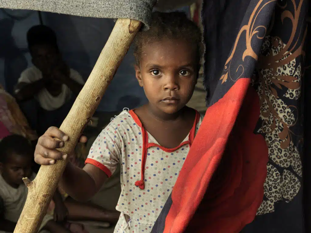 Since the war broke out in April 2023 in Sudan, more than half a million people have crossed into South Sudan using various border crossings such as Renk in Upper Nile state, which is the biggest entry point. The figures continue to grow as the war in Sudan persists. Most of the people arrive hungry, tired and desperate.
In Renk, around 20,000 people are taking shelter with 6,000 in the transit centre and 14,000 in three locations outside the transit centre. Every day, thousands of refugees and returnees relocate from Renk to other areas. Simultaneously, a similar number of people arrive from Sudan in Renk posing challenges to humanitarian efforts in managing and providing support.