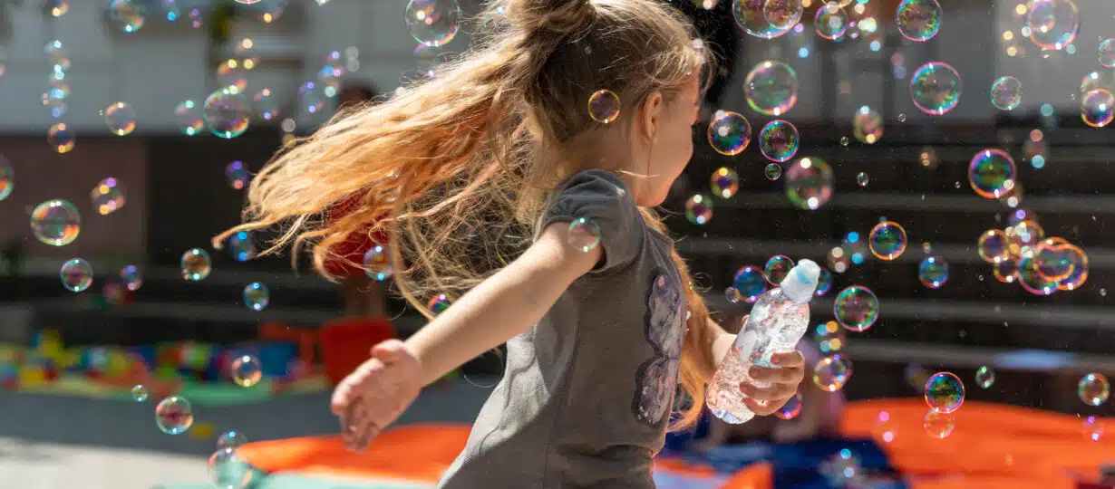Girl-enjoys-playing-with-bubbles-at-the-Ludobus-play-session.