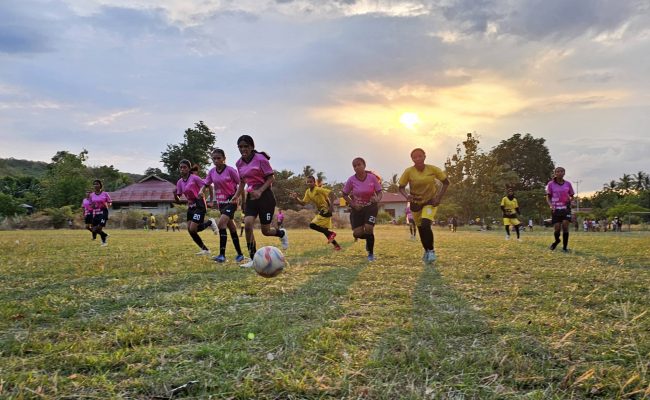 To build girls' confidence and challenge gender norms, we organised a girls' football tournament in June 2024 as part of the Better Life Options and Opportunities Model (BLOOM) project. Girls from five secondary schools in Lembata took part in the first ever girls' football tournament in the regency. 

All five teams played well and after a close competition, the winning team was crowned champions. The event was well attended and the matches were watched by a remarkable number of people from all parts of the community, which helped to inspire and encourage the players to do their best.