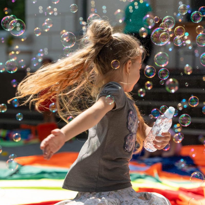 Girl-enjoys-playing-with-bubbles-at-the-Ludobus-play-session.